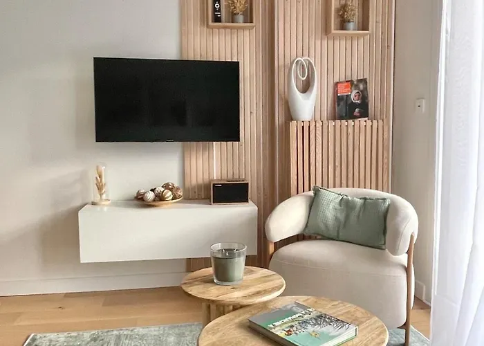 Juliette - Grand T2 Elegant Avec Parking Et Terrasse A 2 Pas De La Apartment